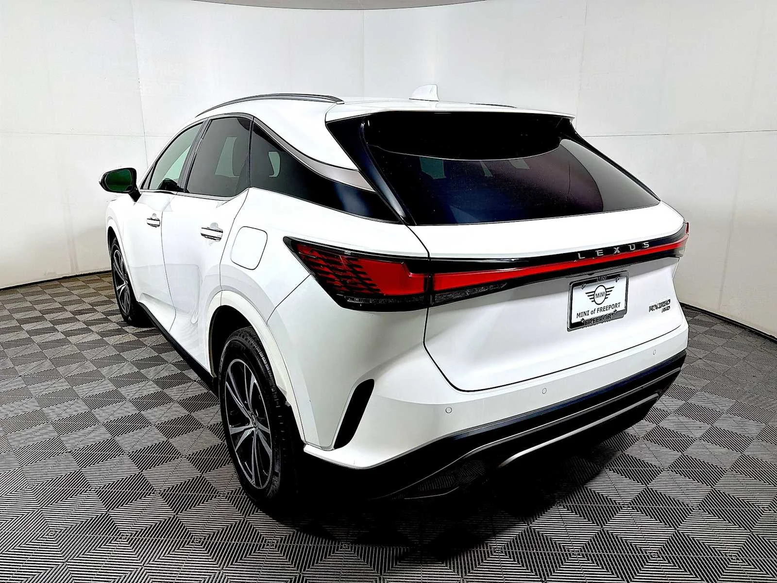 Used 2024 Eminent White Pearl Lexus Premium image 5