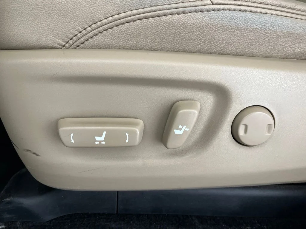 Used 2018 White Toyota SR5 Premium image 24
