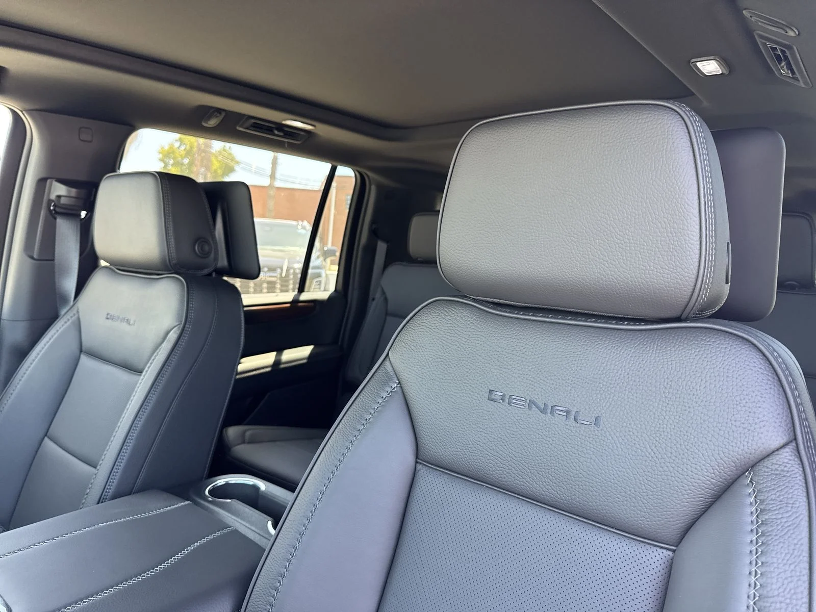 2026 GMC Yukon XL Denali - Photo 31