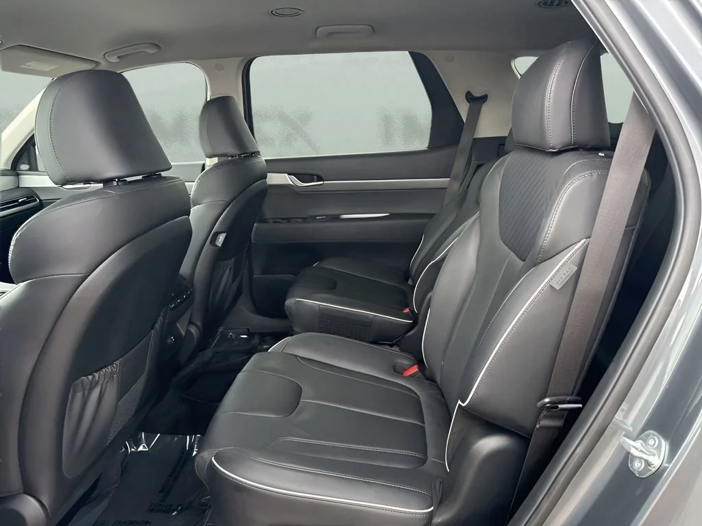 Used 2025 Charcoal Hyundai SEL image 27