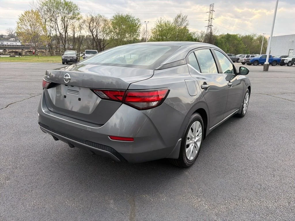 Used 2023 Gray Nissan S image 5