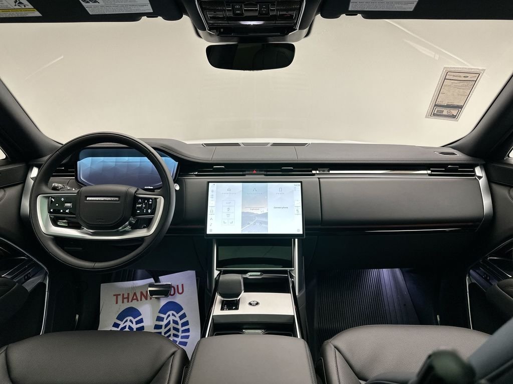 Used 2025  Land Rover SE image 7
