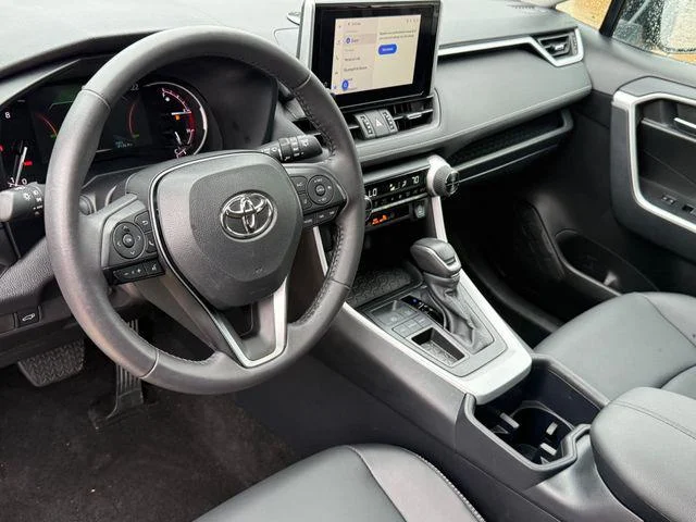Certified Used 2025 SILVER SKY METALLIC Toyota XLE Premium image 10