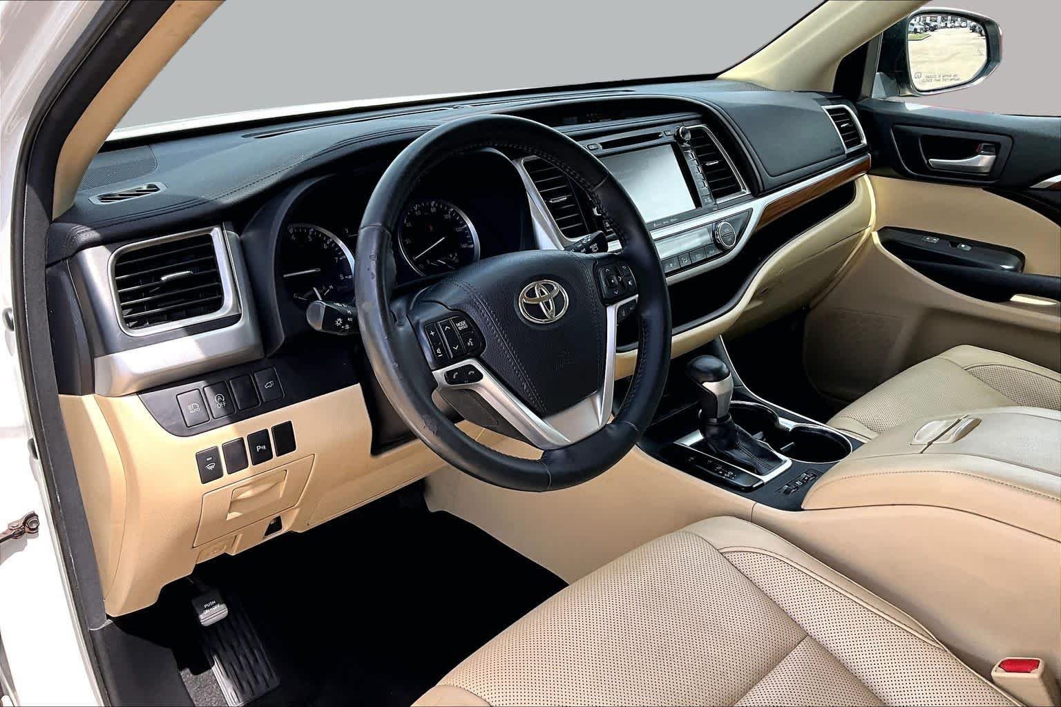 Used 2017 Blizzard Pearl Toyota Limited image 18
