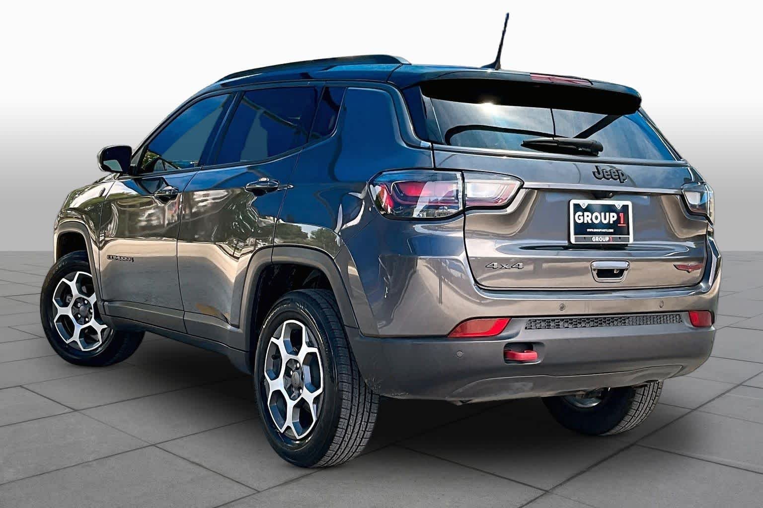 Used 2022 Granite Crystal Metallic Clearcoat Jeep Trailhawk image 12