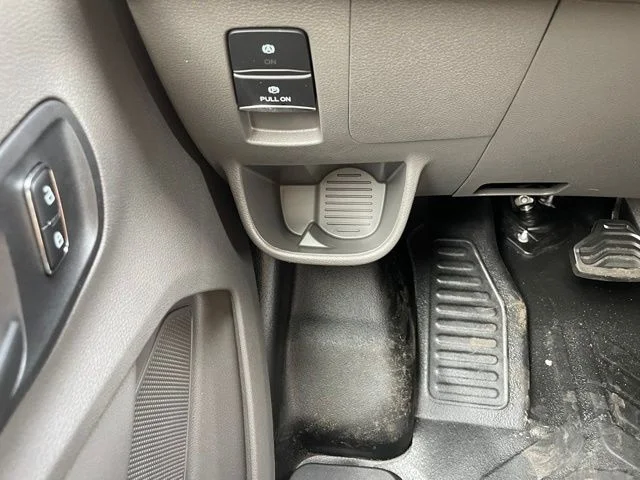 New 2026 OXFORD WHITE Ford Base image 34
