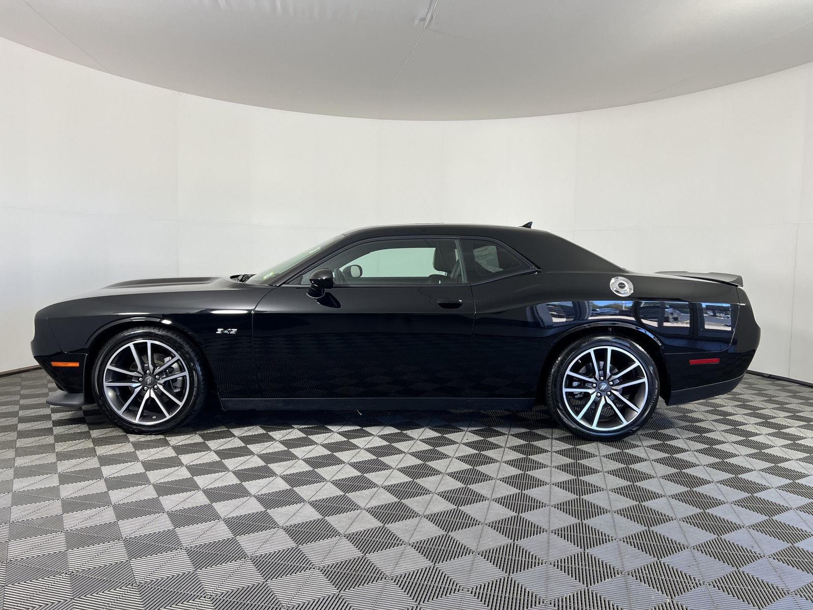 Used 2023 Pitch Black Clearcoat Dodge R/T image 27