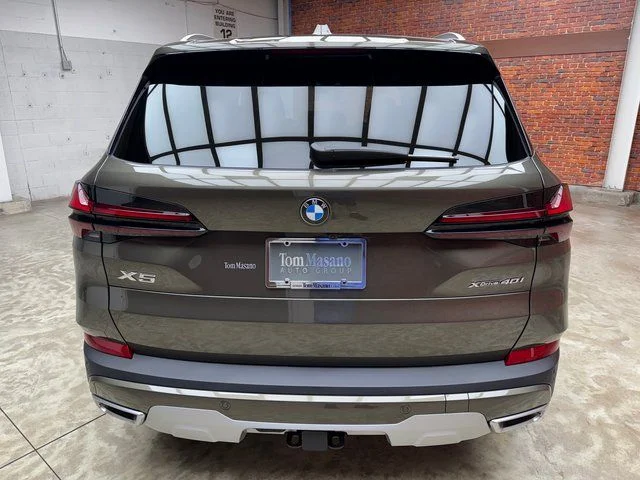 Used 2026 Green BMW xDrive40i image 4