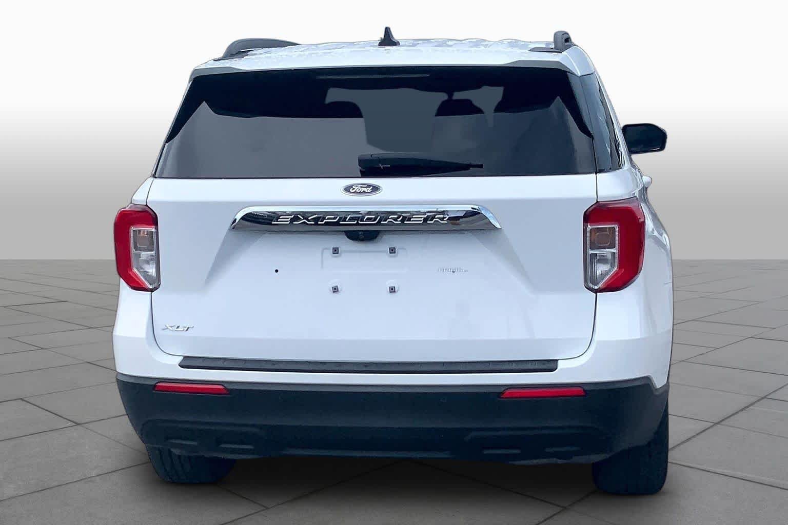 Used 2022 Oxford White Ford XLT image 5