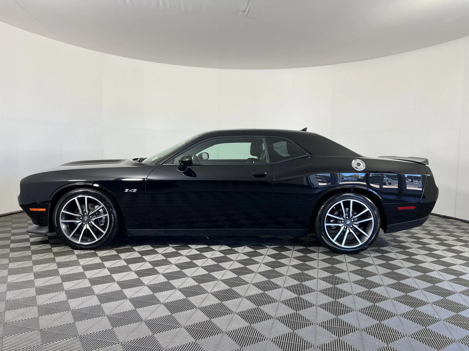 Used 2023 Pitch Black Clearcoat Dodge R/T image 27