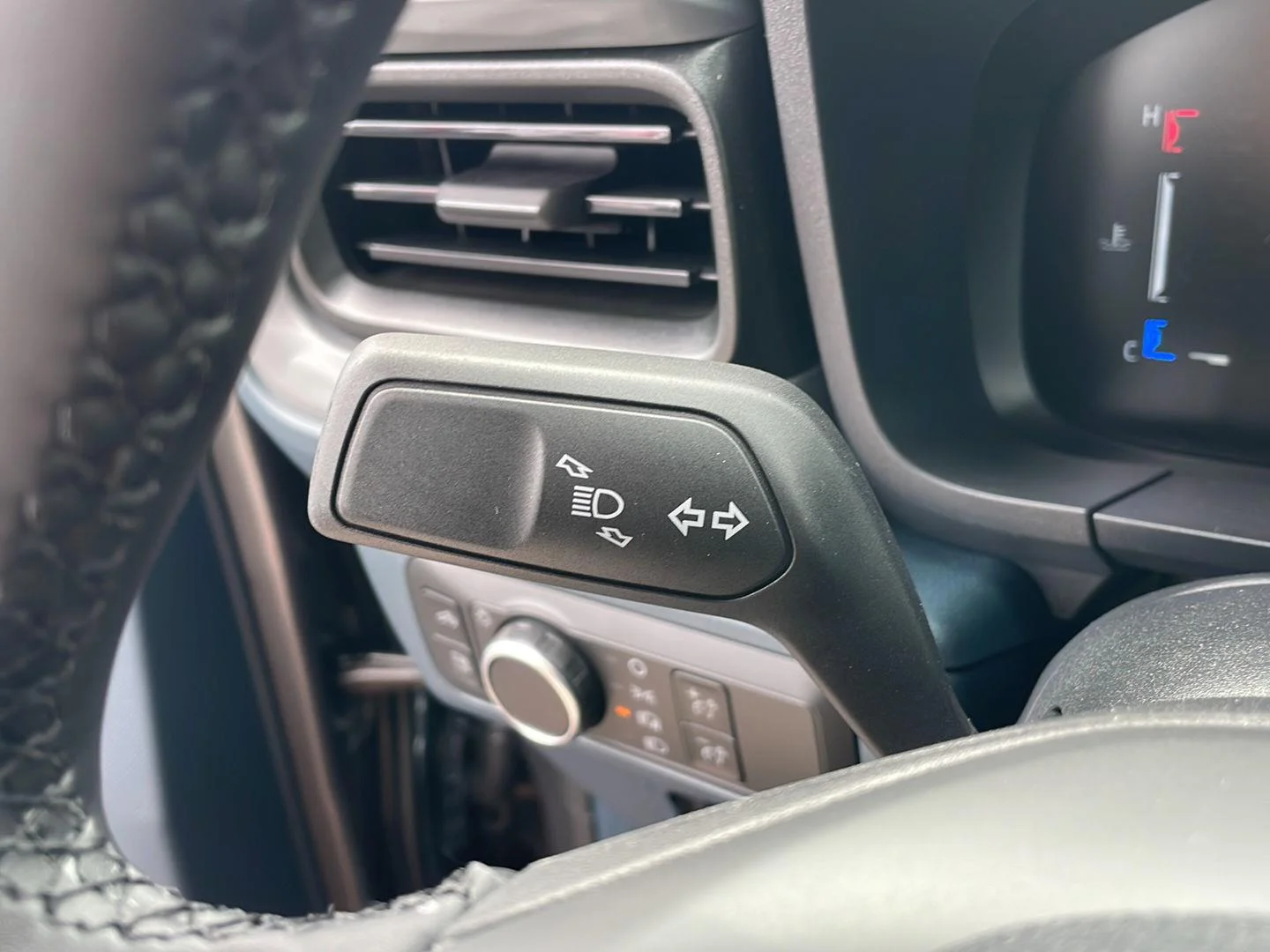 New 2026 Carbonized Gray Metallic Ford LARIAT image 16