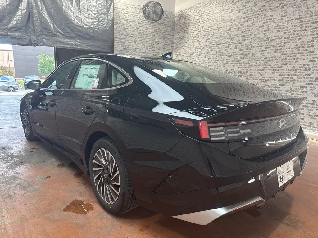 New 2026 Abyss Black Hyundai SEL image 5