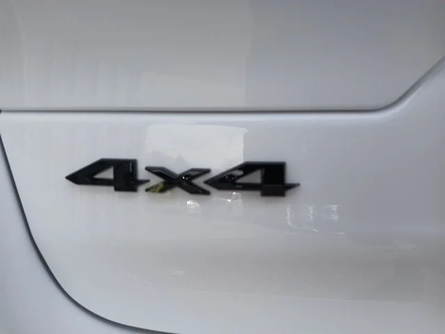 New 2026 Bright White Clear-Coat Exterior Paint Jeep Limited image 6