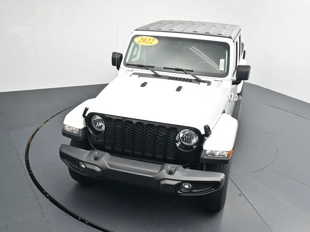 Used 2022 White Jeep Sport image 28