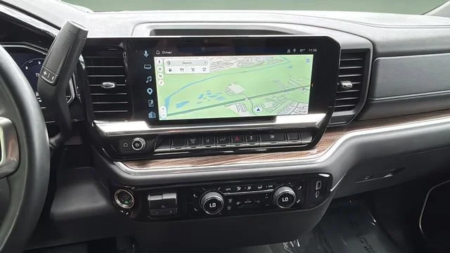 Used 2025 Summit White Chevrolet LT image 26