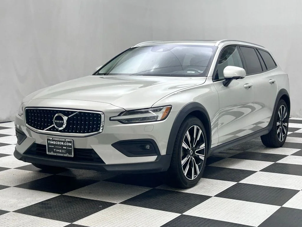 Used 2020 Silver Volvo T5 image 4