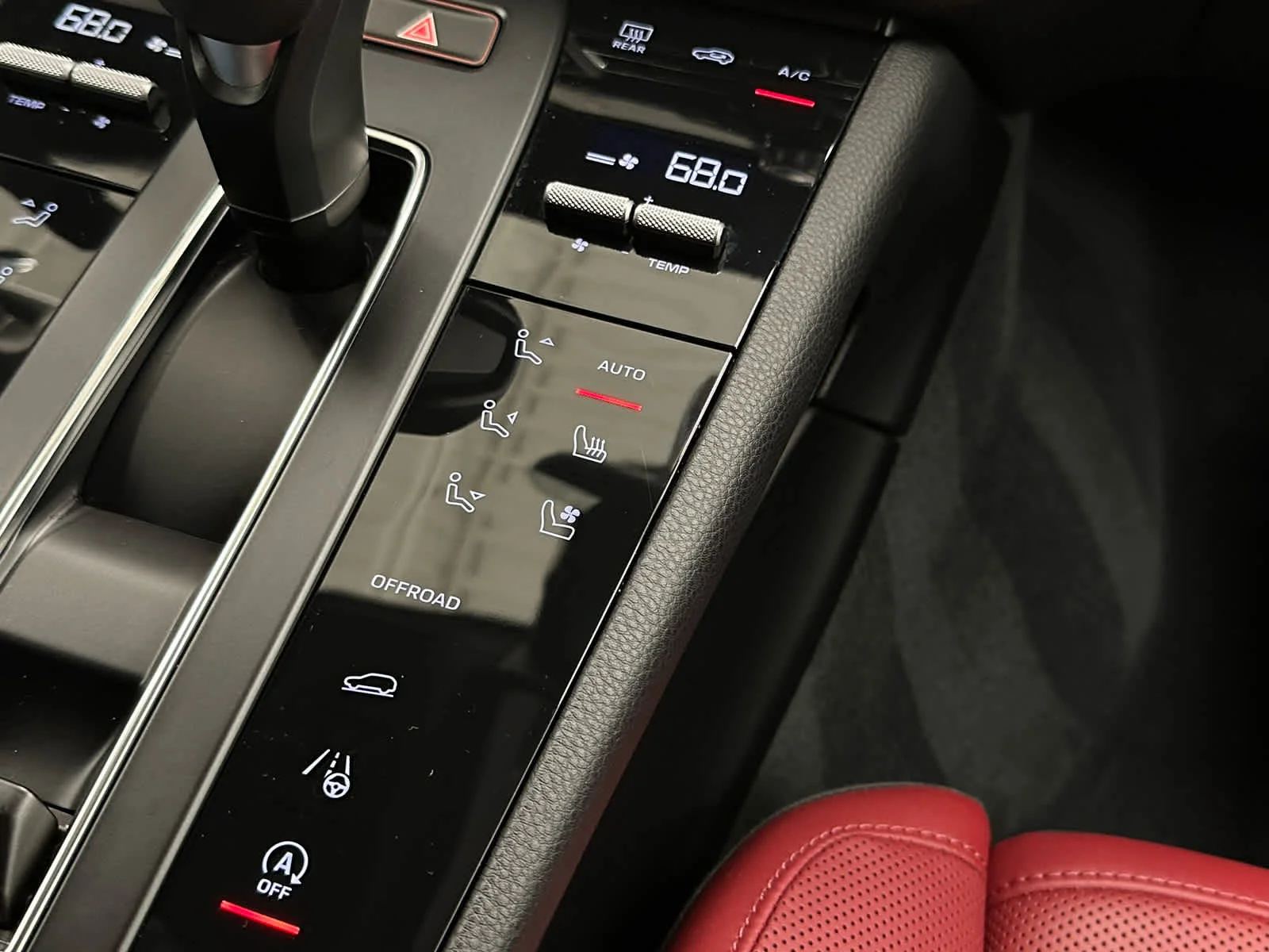 2024 Porsche Macan S - Photo 30