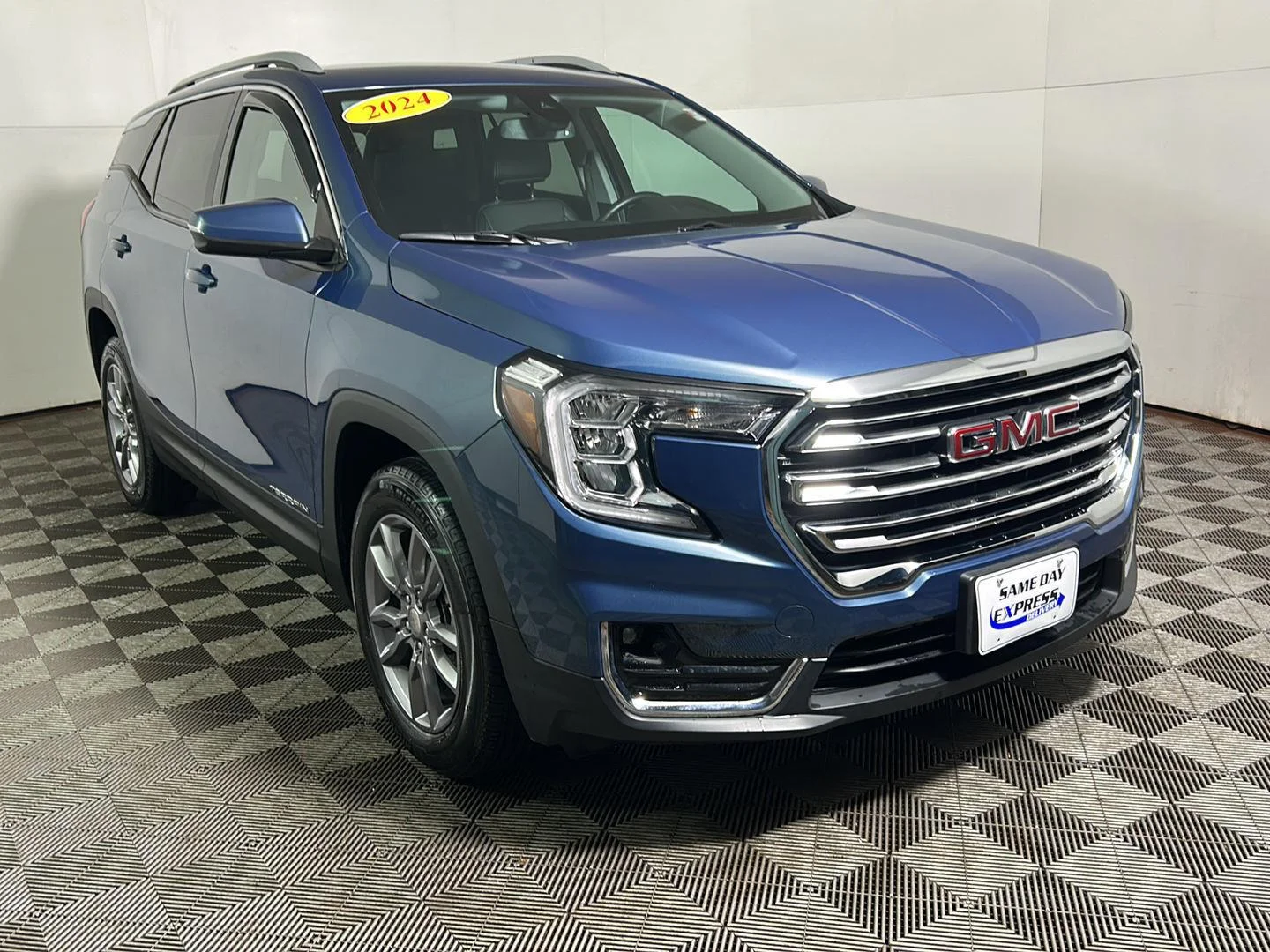 Used 2024 Downpour Metallic GMC SLT image 4