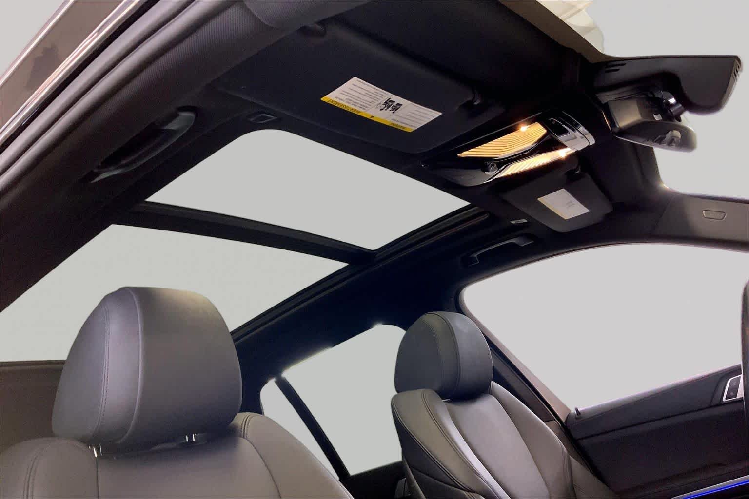 Used 2021 Alpine White BMW xDrive40i image 13