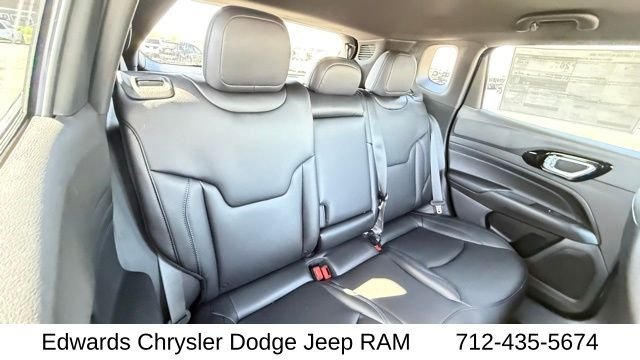 New 2026 Fathom Blue Pearl-Coat Exterior Paint Jeep Limited image 39