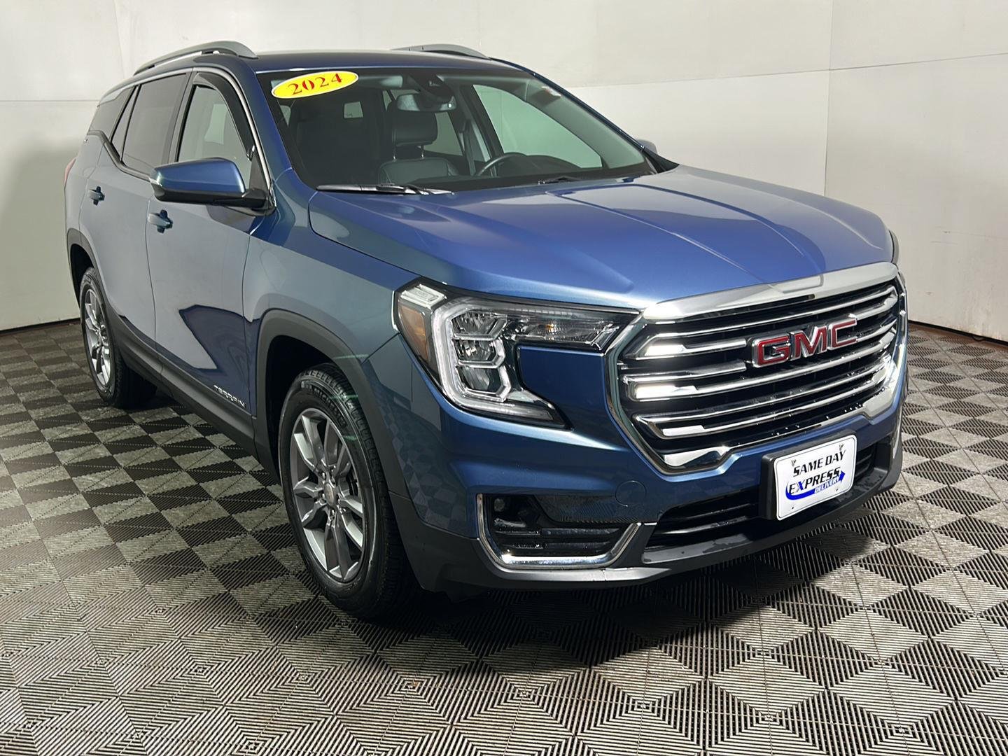 Used 2024 Downpour Metallic GMC SLT image 4