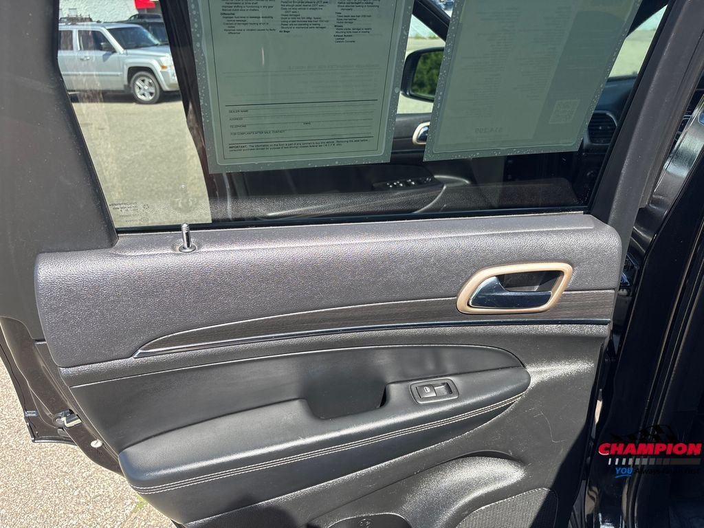 Used 2015 Black Jeep Limited image 24