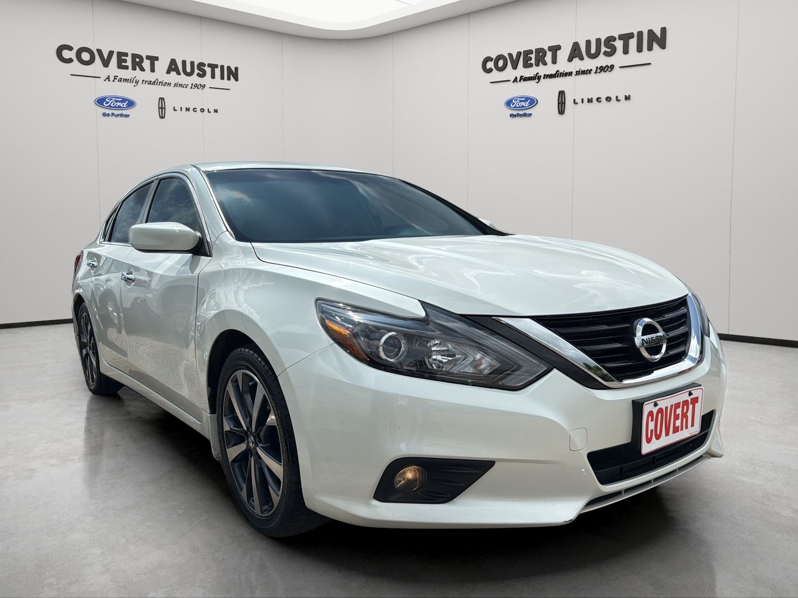 Used 2016 White Nissan 2.5 SR image 7