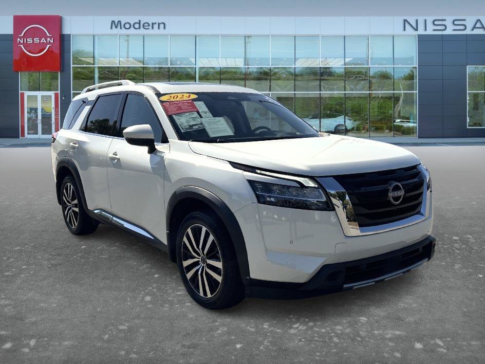 Certified Used 2024 Pearl White Tricoat Nissan Platinum image 3