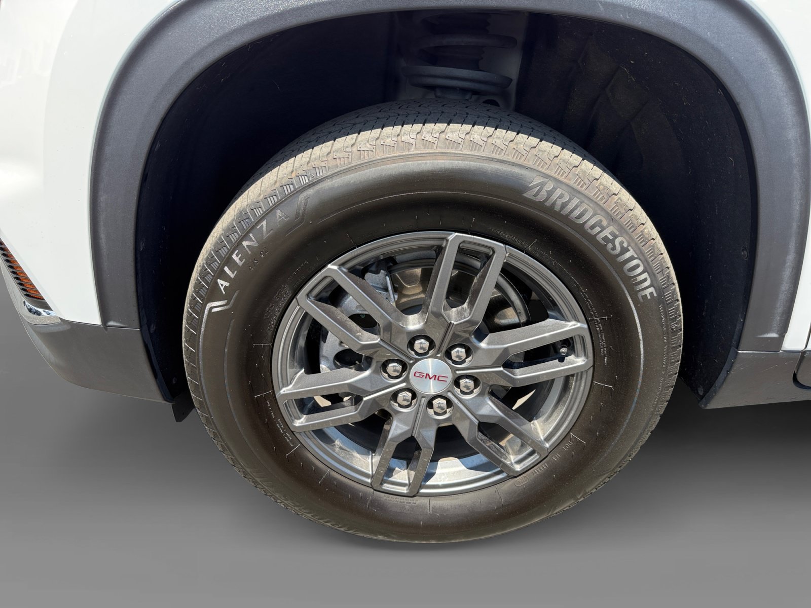 Used 2025 Summit White GMC Elevation image 9