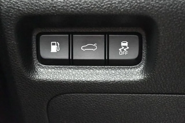 Used 2018 Black Kia S image 23