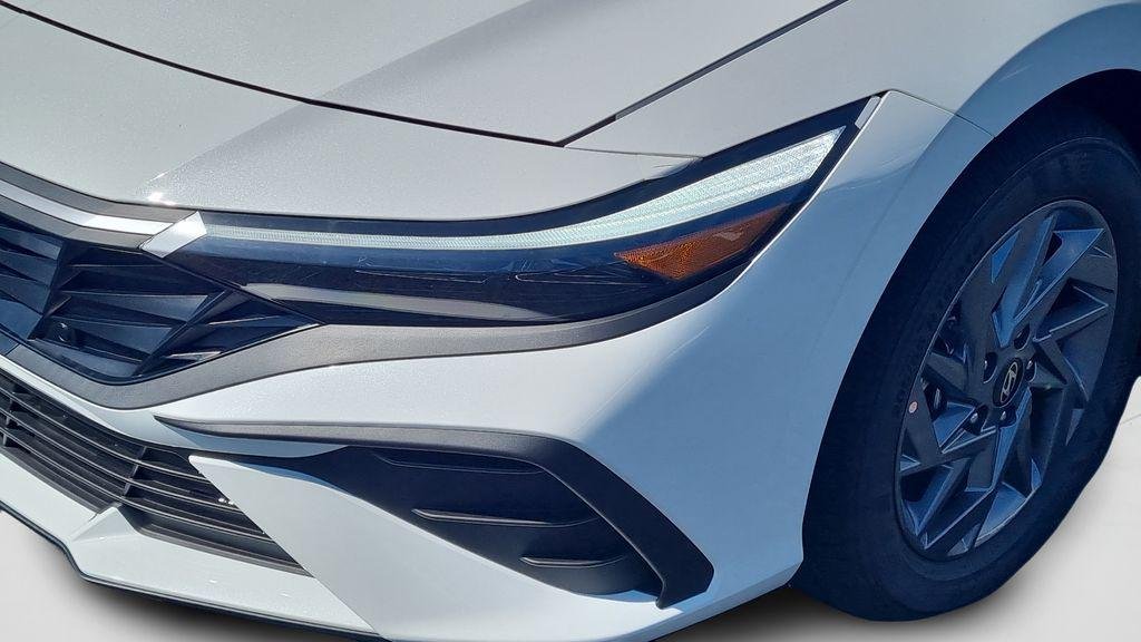New 2026 White Hyundai Blue image 25
