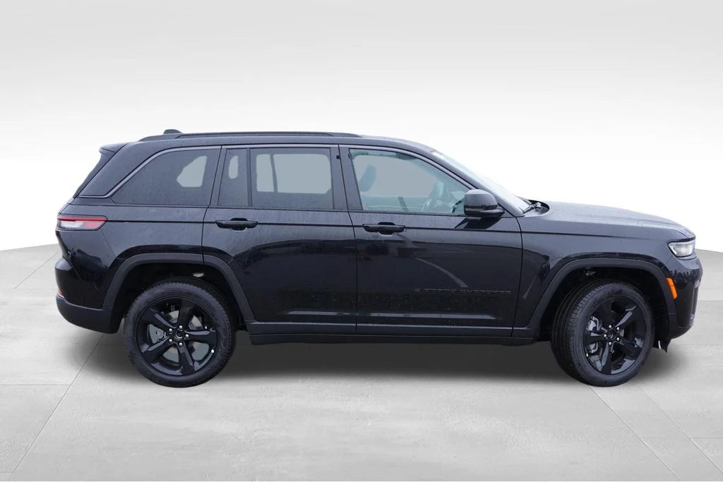 New 2027 High-Gloss Black Paint Jeep Limited image 2