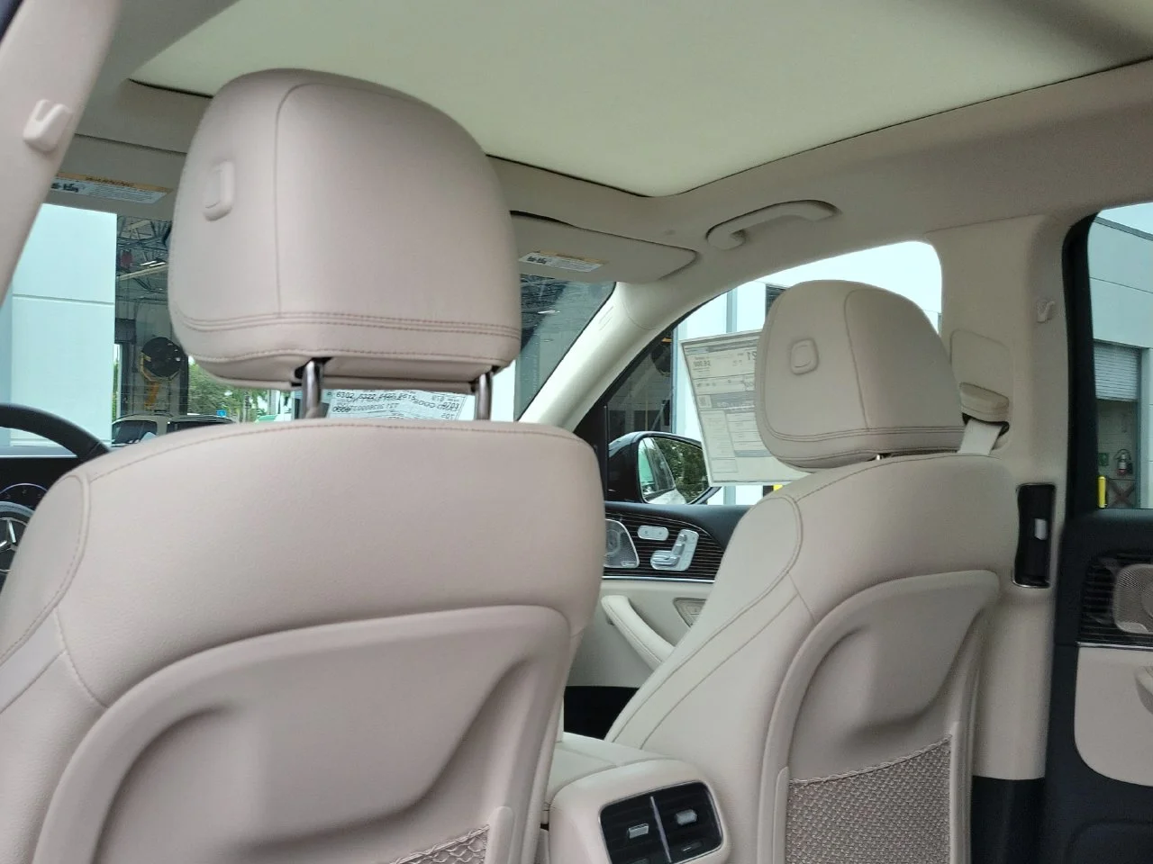 New 2027 MANUFAKTUR Moonlight White Metallic Mercedes-Benz GLS 450 image 11