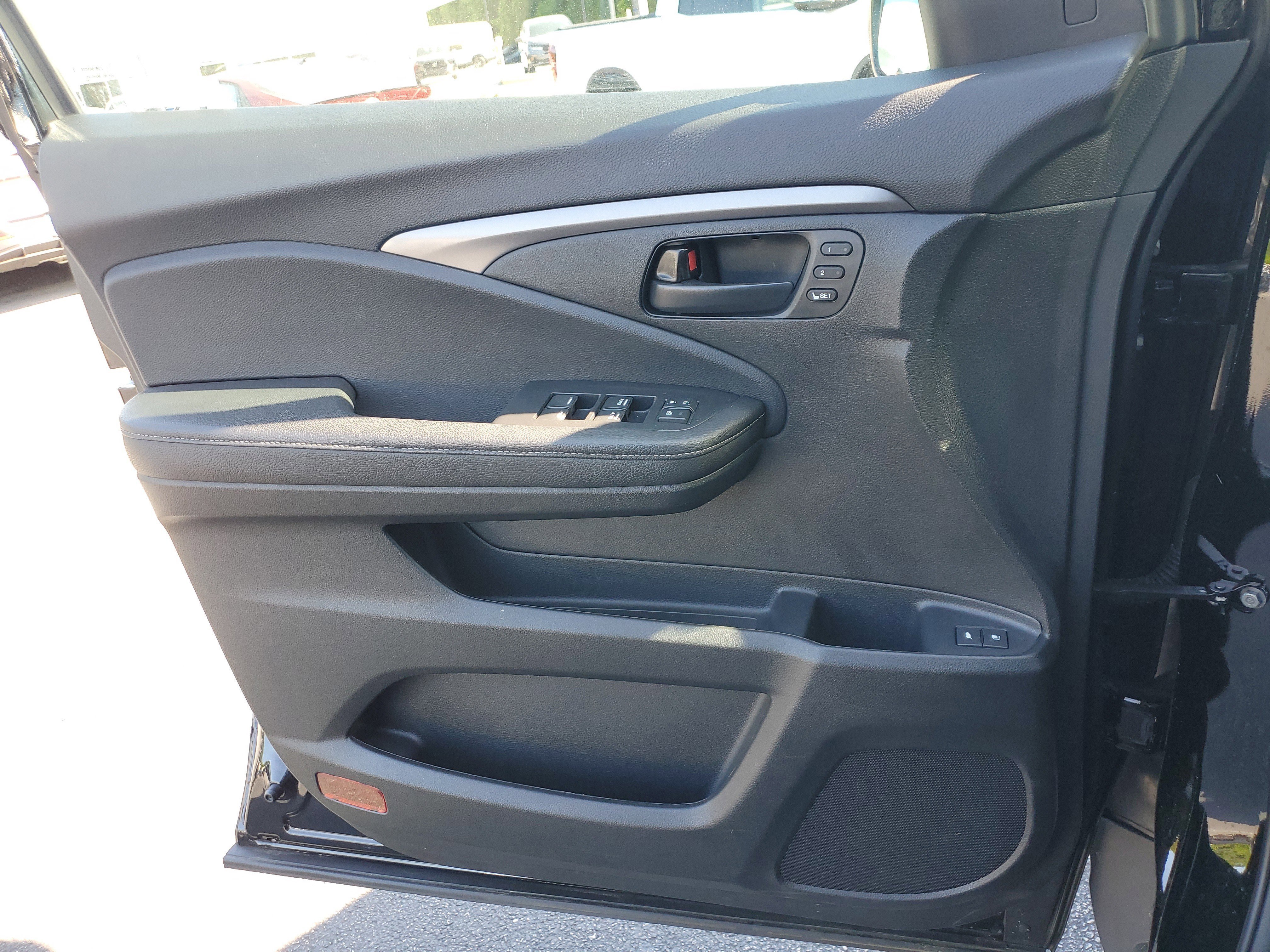 Used 2024 Black Honda EX-L image 29