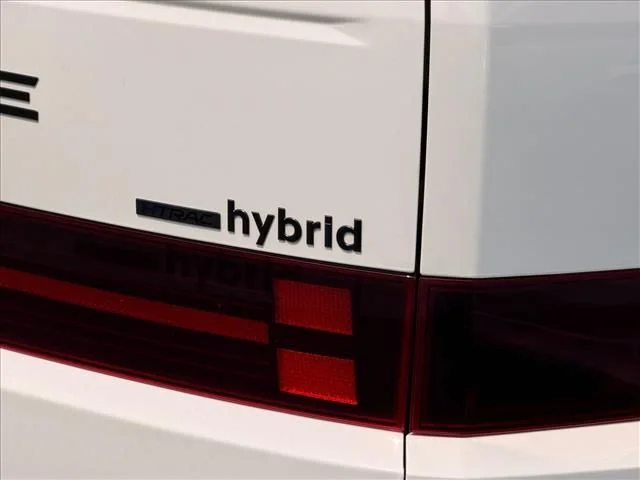 Used 2025 White Hyundai Calligraphy image 12
