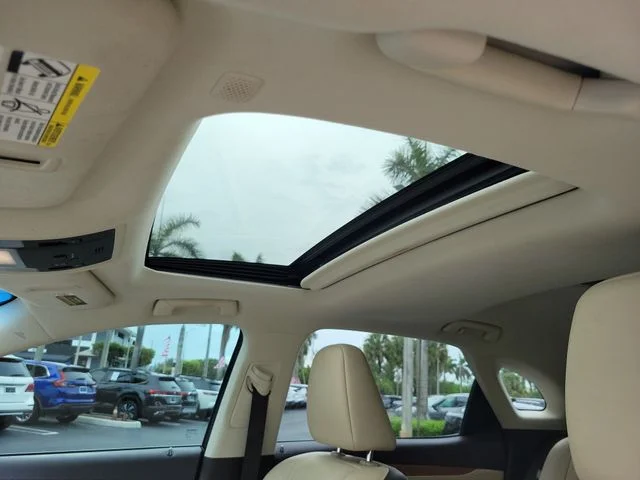 Used 2019 White Lexus 350 image 28