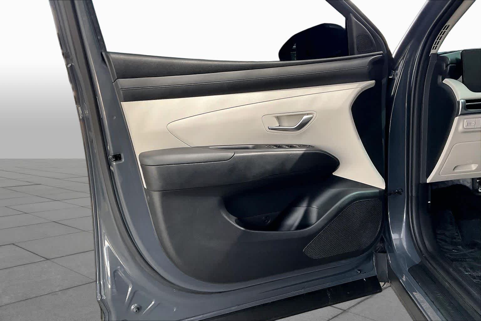 Used 2025 Ecotronic Gray Hyundai SE image 22