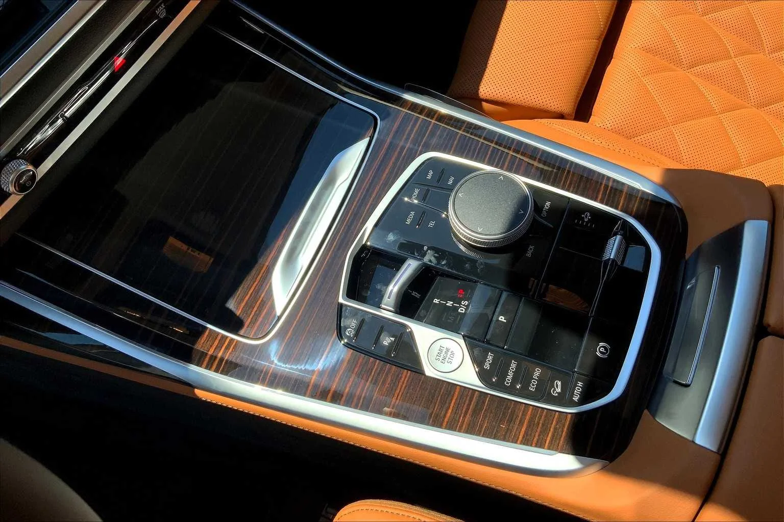 New 2026 Mineral White Metallic BMW xDrive40i image 8