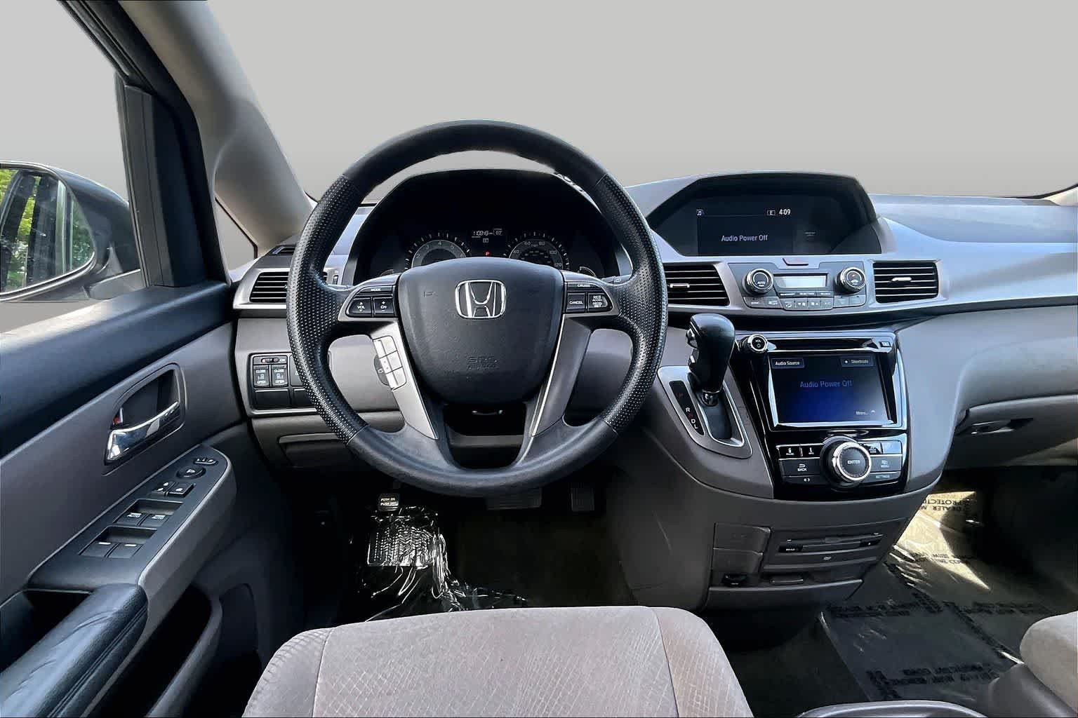 Used 2016 Modern Steel Metallic Honda SE image 6