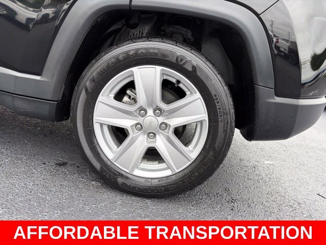 Used 2022 Black Jeep Latitude image 10