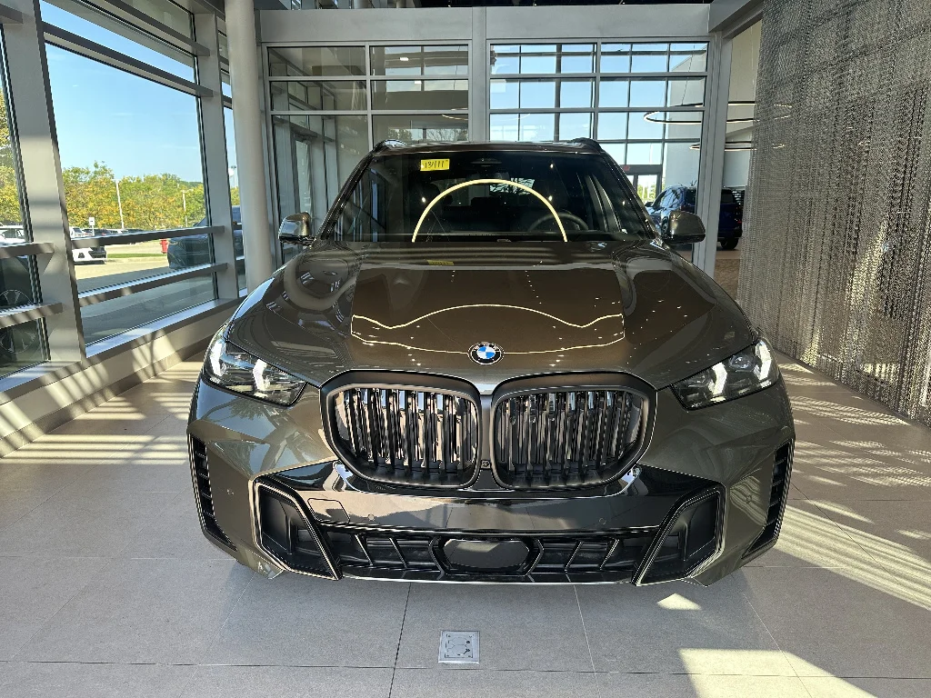 New 2026 Manhattan Green Metallic BMW xDrive40i image 2