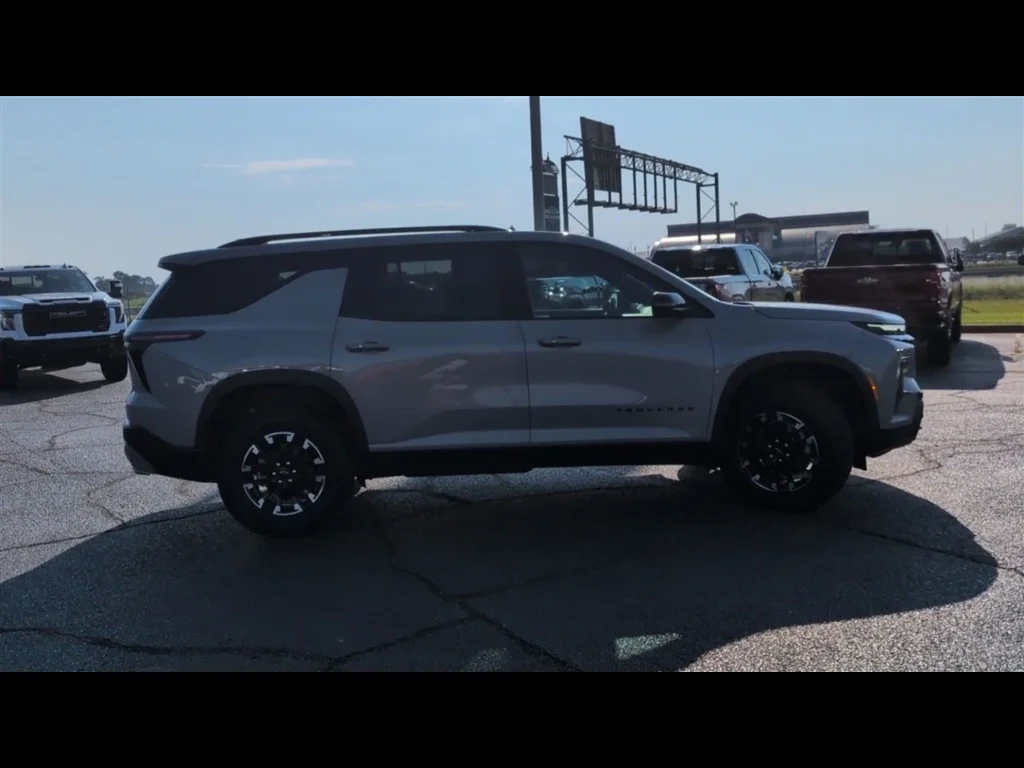 Used 2026 Sandstone Gray Chevrolet Z71 image 9