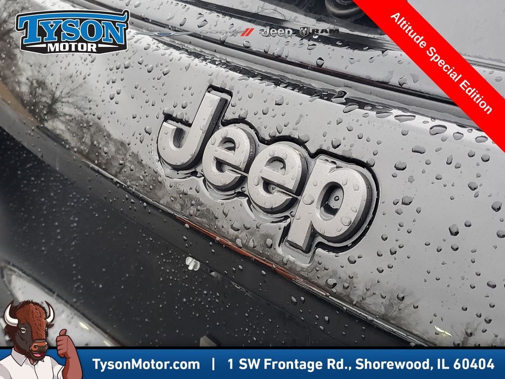 New 2026 Diamond Black Crystal Pearlcoat Jeep Latitude image 5