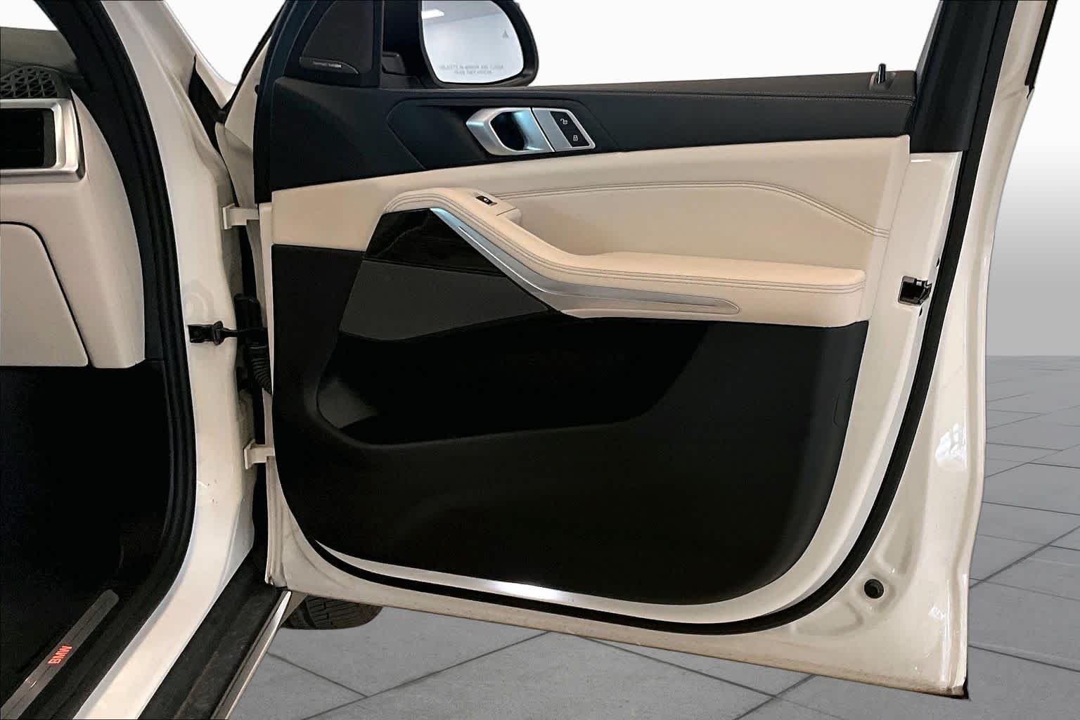Used 2024 Alpine White BMW sDrive40i image 21