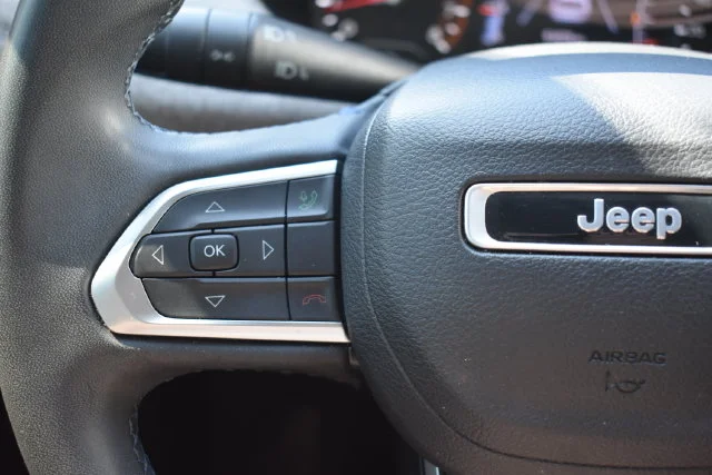 Used 2022 White Jeep Latitude image 21