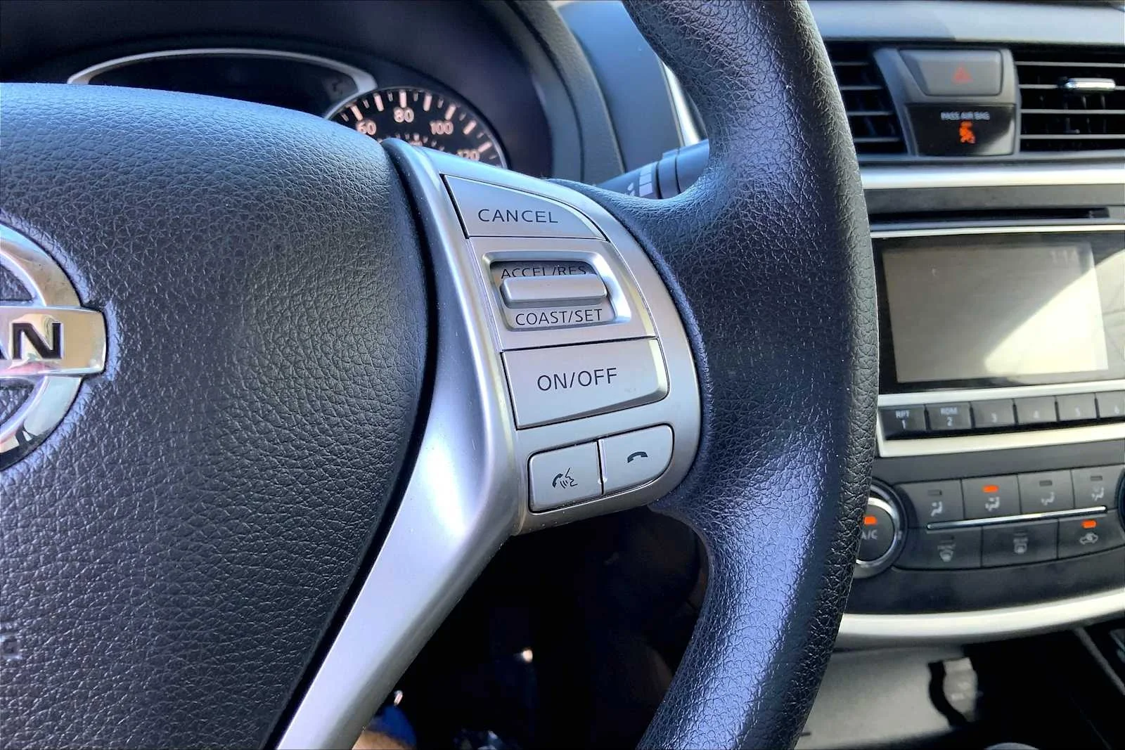 Used 2018 Glacier White Nissan 2.5 S image 23