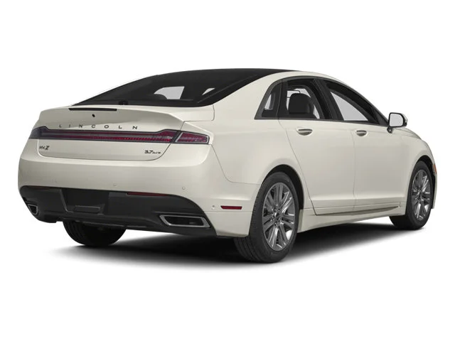 Used 2013 Bordeaux Lincoln  image 2