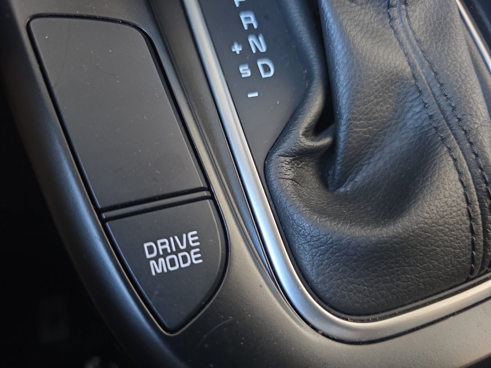 Certified Used 2025 Gravity Gray Kia LX image 17