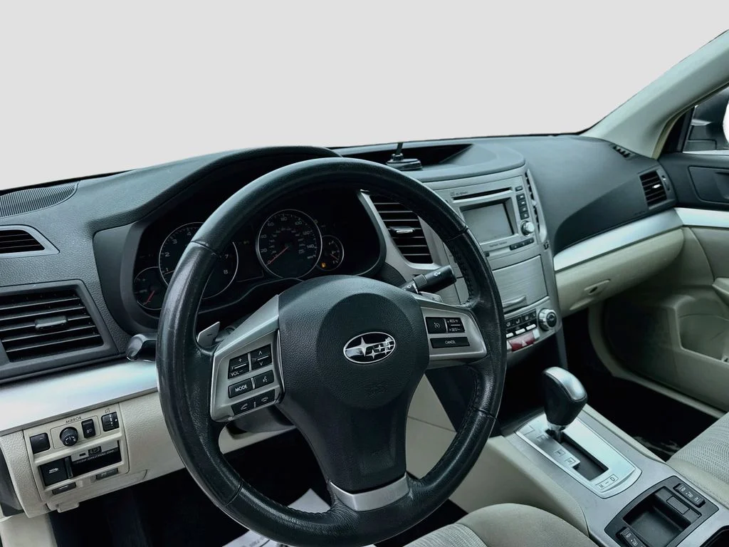 Used 2013 White Subaru 2.5i image 9