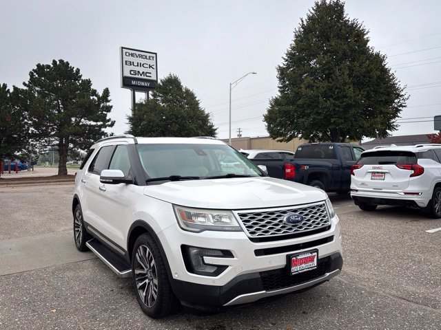 Used 2016  Ford Platinum image 2